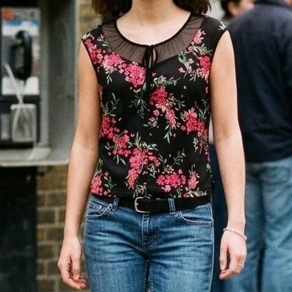 Max Azria Y2K floral blouse Medium